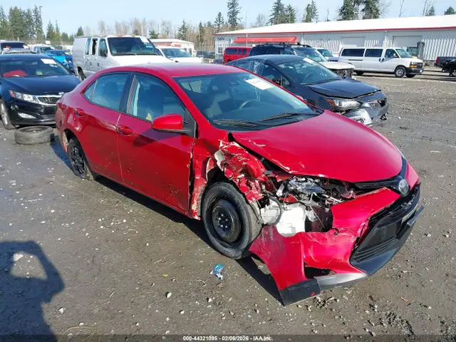 5YFBURHE7HP713352 — 2017 Toyota Corolla LE, Передняя часть справа (Right Front), фото до ремонта