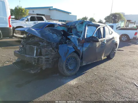 2017 Toyota COROLLA LE VIN 5YFBURHE1HP724542 фото 2