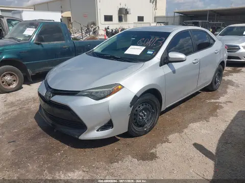 2017 Toyota COROLLA LE VIN 5YFBURHE2HP721682 фото 2