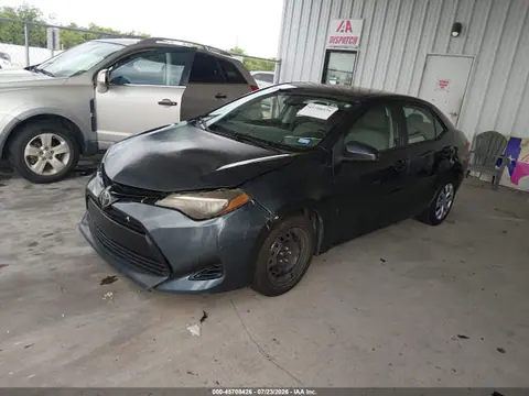 2018 Toyota COROLLA LE VIN 5YFBURHE0JP790036 фото 2