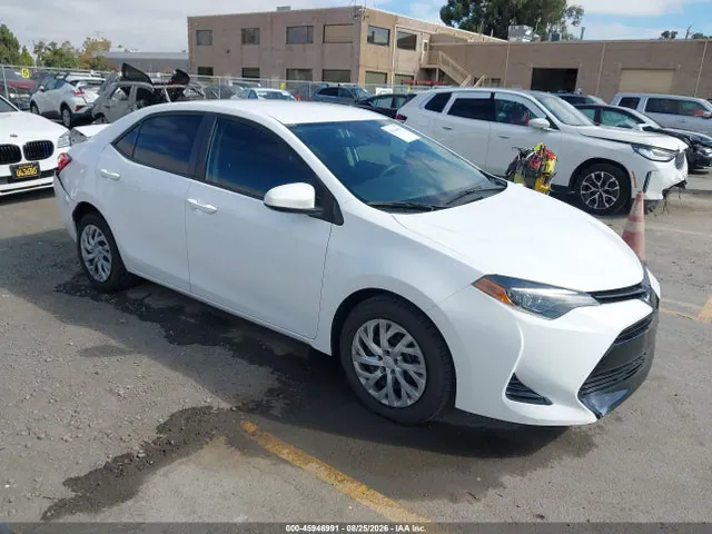 2018 Toyota COROLLA LE VIN 2T1BURHEXJC084241 фото 1