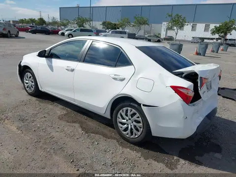 2018 Toyota COROLLA LE VIN 2T1BURHEXJC084241 фото 3