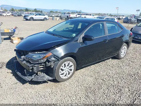 2018 Toyota COROLLA LE VIN 5YFBURHE3JP789060 фото 2