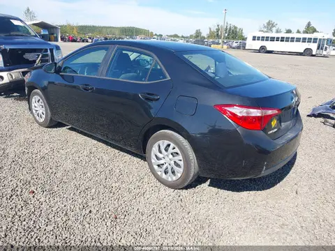 2018 Toyota COROLLA LE VIN 5YFBURHE3JP789060 фото 3