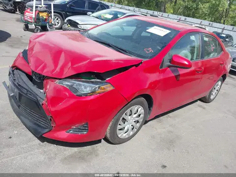 2018 Toyota COROLLA LE VIN 2T1BURHE7JC119981 фото 2