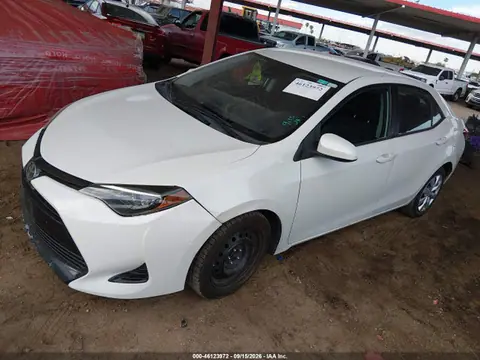 2018 Toyota COROLLA LE VIN 5YFBURHE8JP797624 фото 2
