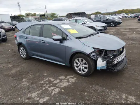 JTDEPMAEXNJ203451 — 2022 Toyota Corolla LE, Передняя часть (Front & Rear), фото до ремонта
