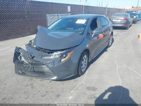 2025 Toyota COROLLA LE VIN 5YFB4MDE4SP252305 фото 2