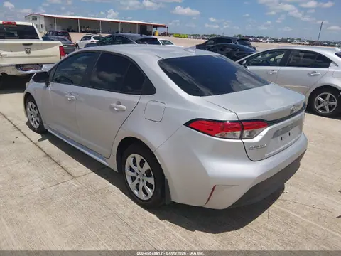 2026 Toyota COROLLA LE VIN 5YFB4MDE9TP378015 фото 3