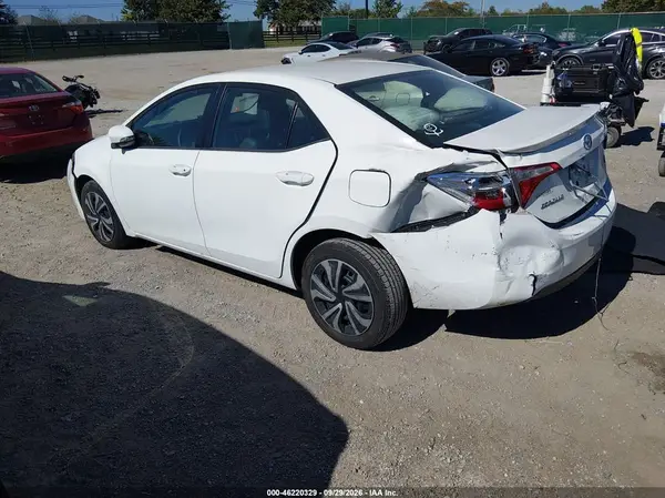 5YFBURHE0GP509670 — 2016 Toyota Corolla, фото 3 с аукциона IAAI, Передняя и задняя части