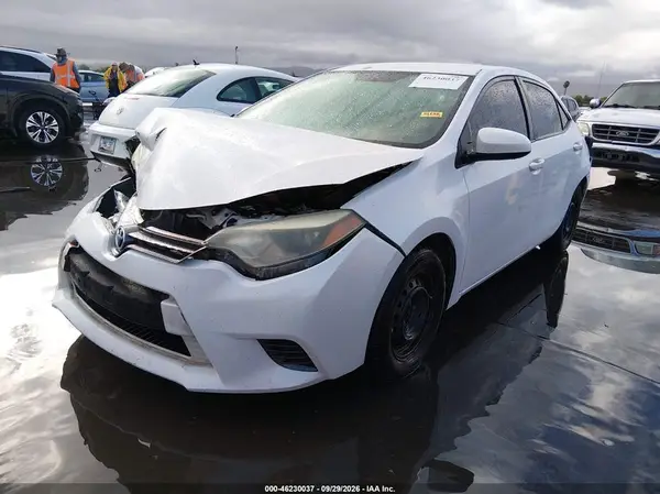 5YFBPRHE8GP423935 — 2016 Toyota Corolla, фото 2 с аукциона IAAI, Передняя часть справа
