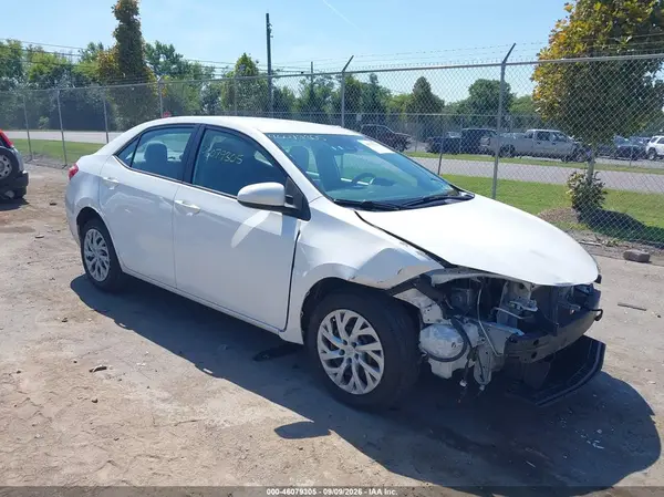 5YFBURHE0HP654435 — 2017 Toyota Corolla, Передняя часть справа (Right Front), фото до ремонта