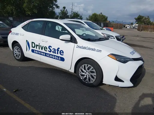 2T1BURHE5JC121471 — 2018 Toyota Corolla, Передняя часть (Front & Rear), фото до ремонта