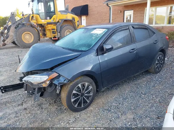 2T1BURHE5JC023055 — 2018 Toyota Corolla, фото 2 с аукциона IAAI, Передняя часть