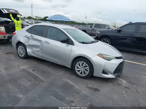 5YFBURHE1JP778283 — 2018 Toyota Corolla, Правый бок (Right Side), фото до ремонта