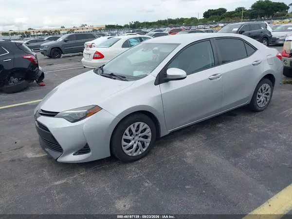 5YFBURHE1JP778283 — 2018 Toyota Corolla, фото 2 с аукциона IAAI, Правый бок