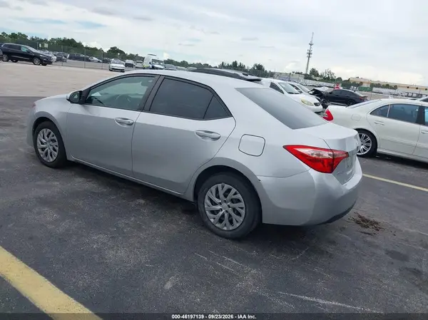5YFBURHE1JP778283 — 2018 Toyota Corolla, фото 3 с аукциона IAAI, Правый бок