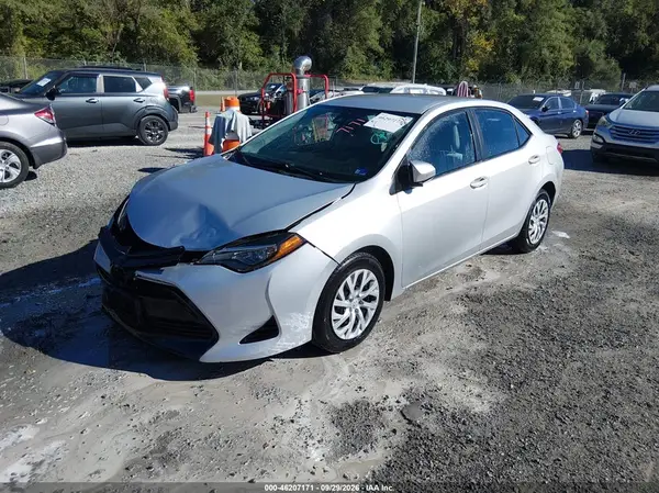 2T1BURHE6JC993352 — 2018 Toyota Corolla, фото 2 с аукциона IAAI, Передняя часть