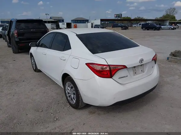 5YFBURHE8JP825292 — 2018 Toyota Corolla, фото 3 с аукциона IAAI, Передняя часть