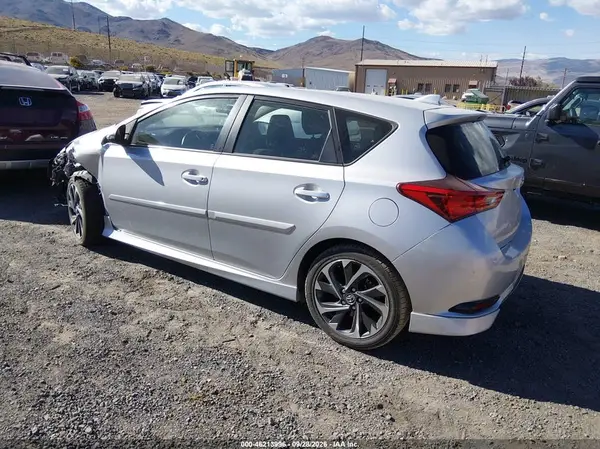 JTNKARJE6JJ562870 — 2018 Toyota Corolla, фото 3 с аукциона IAAI, Передняя часть слева