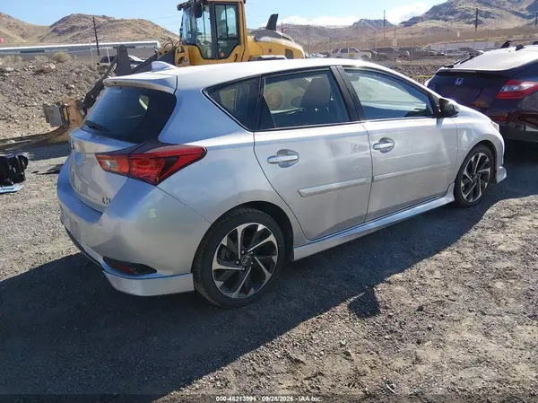 JTNKARJE6JJ562870 — 2018 Toyota Corolla, фото 4 с аукциона IAAI, Передняя часть слева