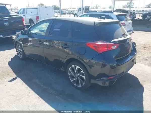 JTNKARJE2JJ565846 — 2018 Toyota Corolla, фото 3 с аукциона IAAI, Правый бок