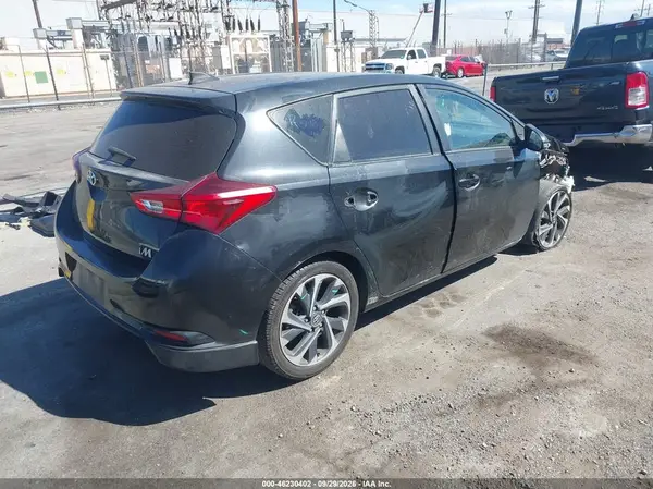 JTNKARJE2JJ565846 — 2018 Toyota Corolla, фото 4 с аукциона IAAI, Правый бок
