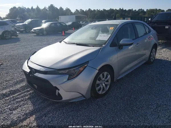 JTDEPRAE2LJ068444 — 2020 Toyota Corolla, фото 2 с аукциона IAAI, Передняя часть справа