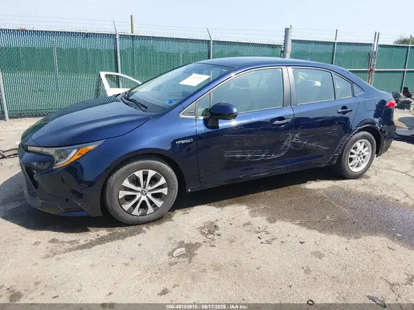 JTDEAMDEXMJ032003 — 2021 Toyota Corolla, фото 2 с аукциона IAAI 12.10.2026, Левый бок