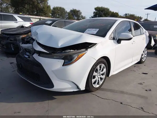 5YFEPMAEXMP257617 — 2021 Toyota Corolla, фото 2 с аукциона IAAI, Передняя и задняя части