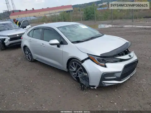 5YFS4MCE9MP060625 — 2021 Toyota Corolla, Передняя и задняя части, фото до ремонта