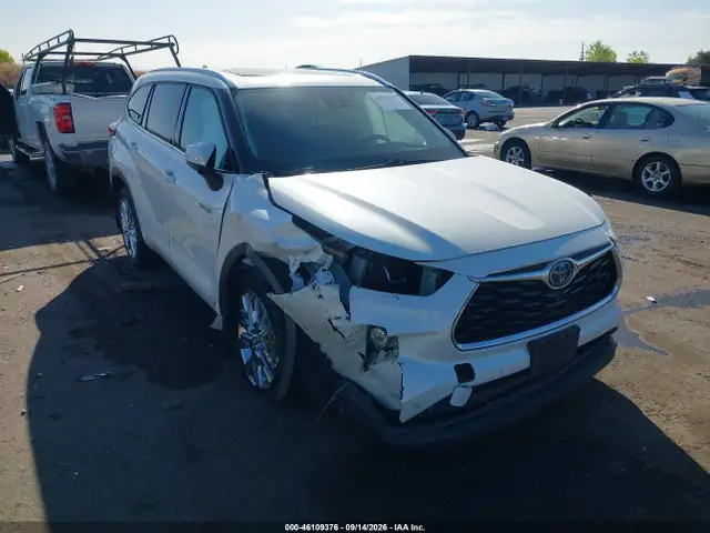 5TDDBRCH1LS006845 — 2020 Toyota Highlander Hybrid Limited, Передняя часть справа (Right Front), фото до ремонта
