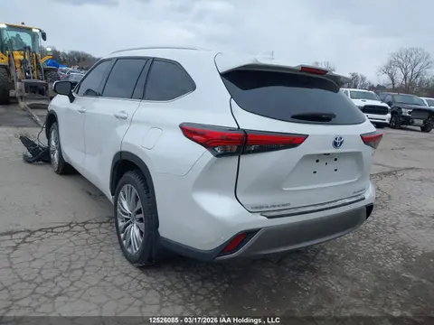 2023 Toyota Highlander Hybrid Limited VIN 5TDEBRCH8PS110923 фото 3