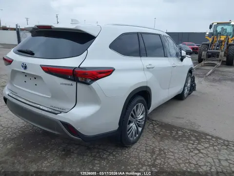 2023 Toyota Highlander Hybrid Limited VIN 5TDEBRCH8PS110923 фото 4