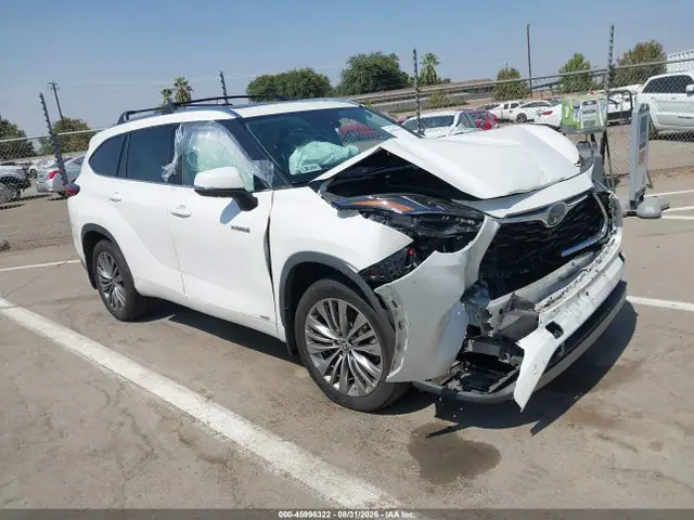 5TDEBRCH1LS010088 — 2020 Toyota Highlander Hybrid Platinum, Передняя часть (Front End), фото до ремонта
