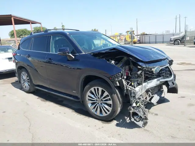 5TDEBRCH1PS122010 — 2023 Toyota Highlander Hybrid Platinum, Передняя часть (Front End), фото до ремонта