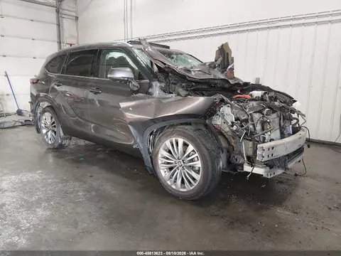 5TDEBRCH9RS633323 — 2024 Toyota Highlander Hybrid Platinum, Передняя часть (Front End), фото до ремонта