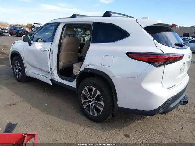 5TDHBRCH3NS553300 — 2022 Toyota Highlander Hybrid XLE, фото 3 с аукциона IAAI 14.10.2026, Левый бок