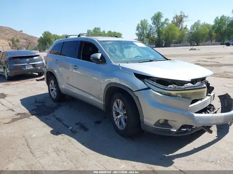 5TDZKRFH4FS082145 — 2015 Toyota Highlander LE Plus V6, Естественный износ (Normal Wear & Tear), фото до ремонта