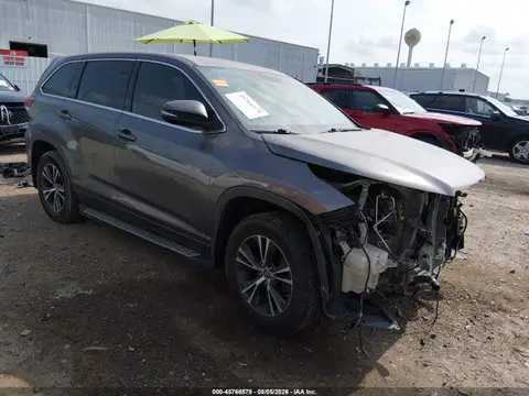 5TDZZRFH2JS250188 — 2018 Toyota Highlander LE Plus, Передняя часть (Front End), фото до ремонта