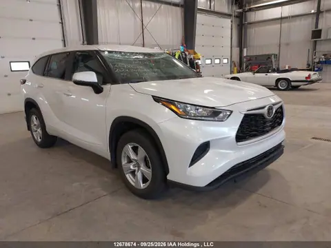 5TDKDRBH6RS558529 — 2024 Toyota Highlander LE/XLE/XSE/Limited/Platinum, Передняя часть (Front Window), фото до ремонта