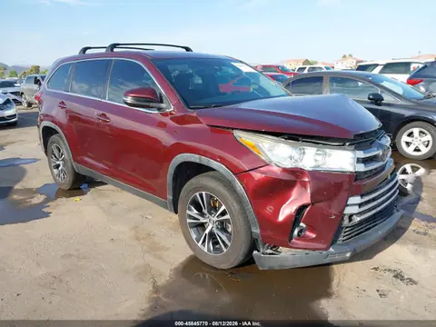 5TDZZRFH6KS358878 — 2019 Toyota Highlander LE, Передняя часть слева (Left Front), фото до ремонта