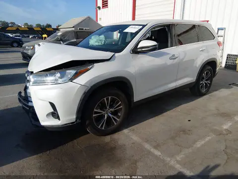 2019 Toyota Highlander Le VIN 5TDZARFH7KS050447 фото 2