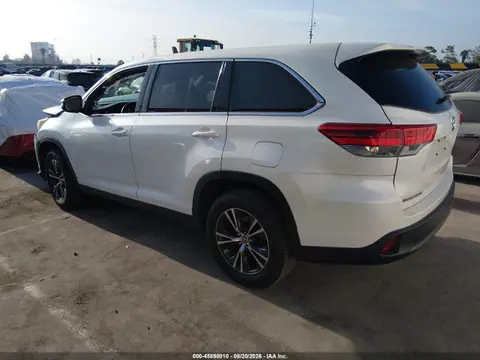 2019 Toyota Highlander Le VIN 5TDZARFH7KS050447 фото 3