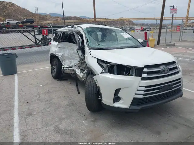5TDZZRFH9KS290527 Toyota Highlander LE 2019 — повреждение Правый бок, фото до ремонта