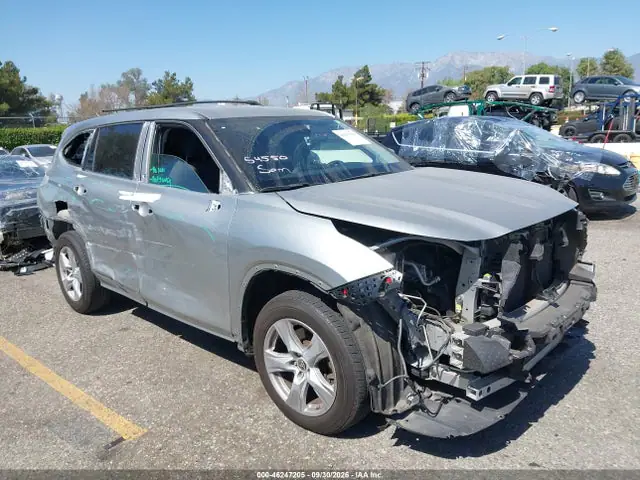 5TDZZRAH1LS509117 — 2020 Toyota Highlander LE, Передняя часть (Front & Rear), фото до ремонта