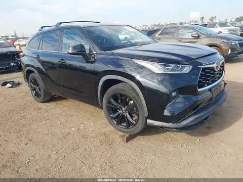 5TDYZRAH3MS034695 — 2021 Toyota Highlander Limited, Передняя часть слева (Left Front), фото до ремонта
