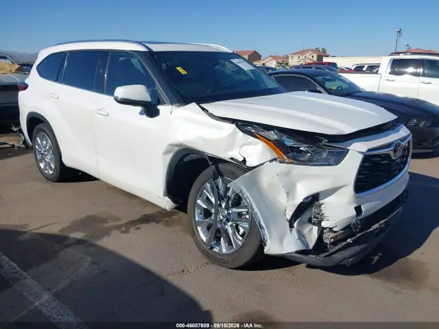 5TDYZRAHXMS049128 — 2021 Toyota Highlander Limited, Передняя часть справа (Right Front), фото до ремонта