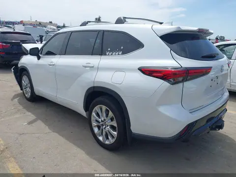 2023 Toyota Highlander Limited VIN 5TDKDRBH6PS013945 фото 3