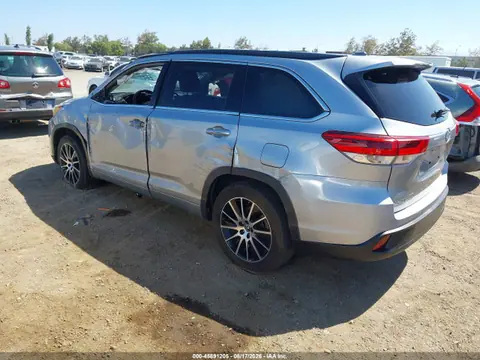 2018 Toyota Highlander Se VIN 5TDKZRFH9JS547816 фото 3